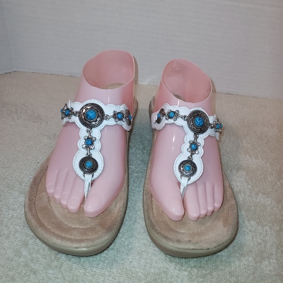 Minnetonka White leather with Turquoise Concho Southwestern Thong Sandal… - Picture 2 of 7